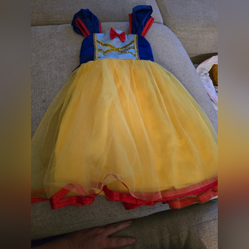 Jerris Apparel Snow White Costume Size 4-5 Kids, Great Condition